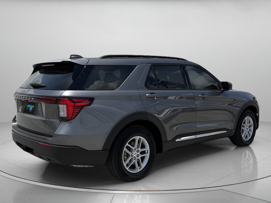 Certified 2025 Ford Explorer Active RWD image 3