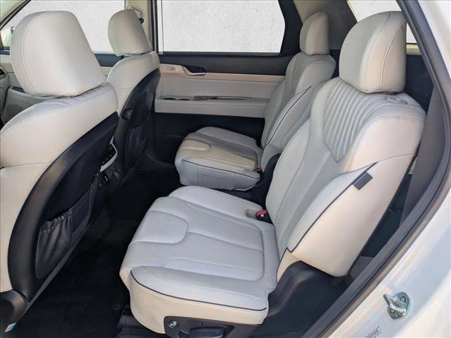 Used 2023 Hyundai Palisade Limited FWD image 16