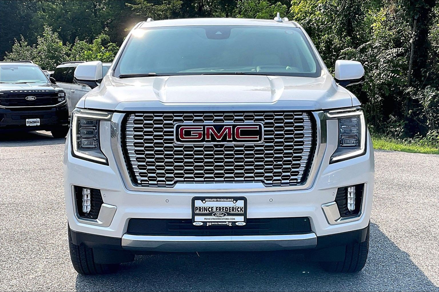 Used 2023 GMC Yukon XL Denali w/ Max Trailering Package AWD/4WD image 2