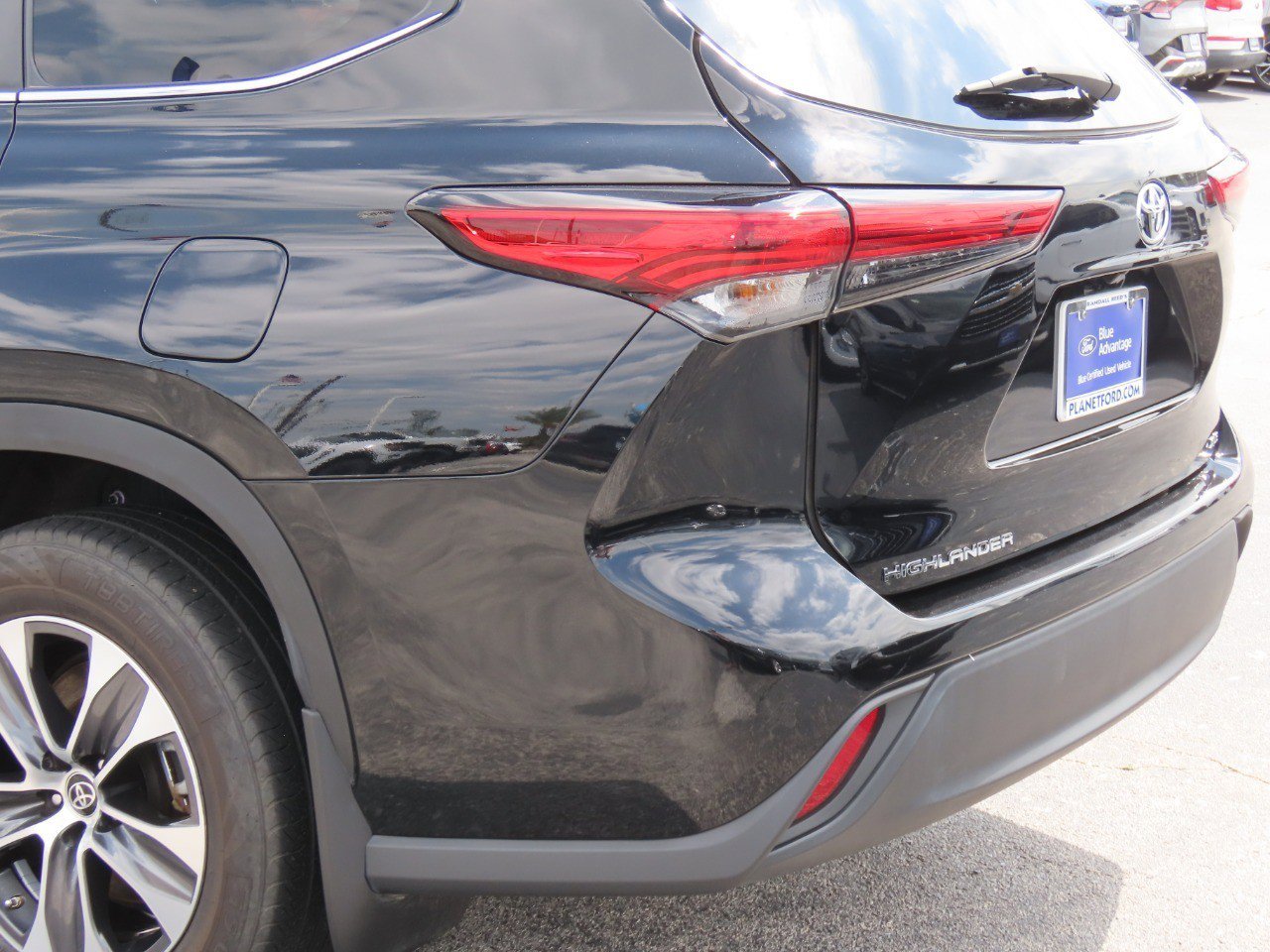 Used 2023 Toyota Highlander XLE FWD image 14