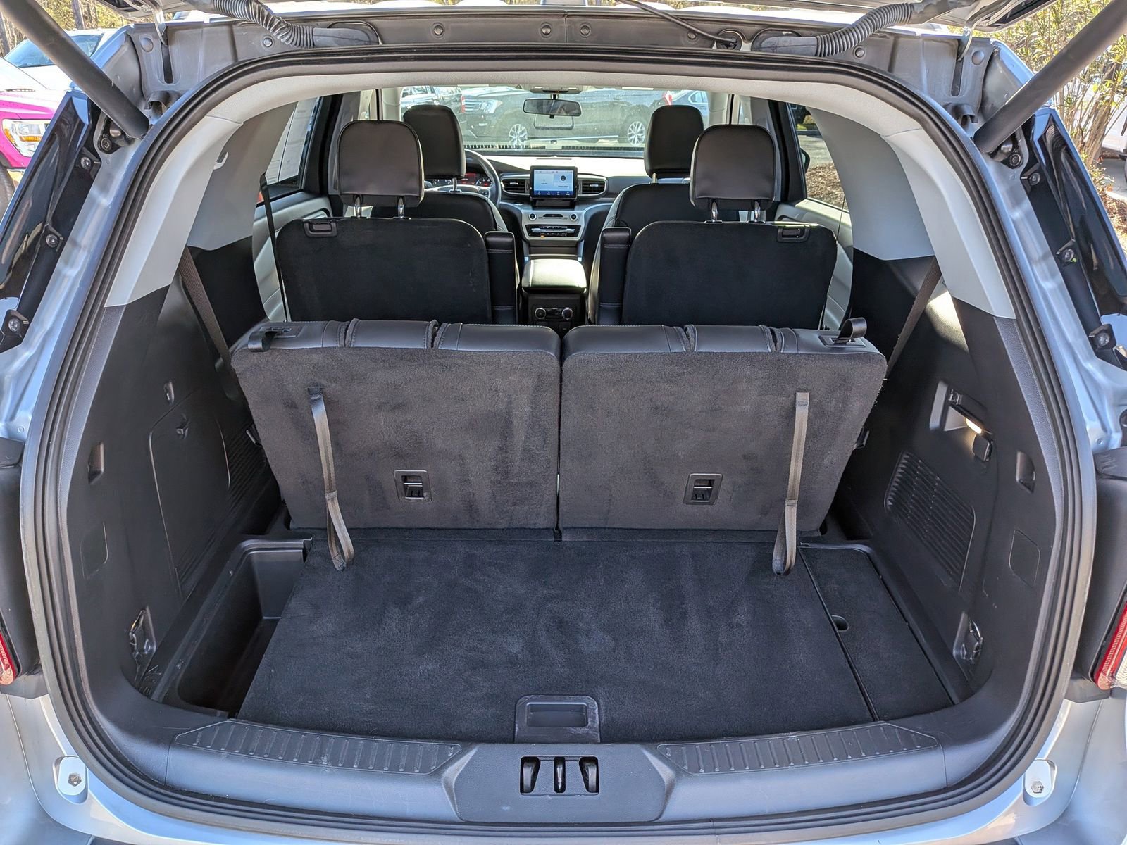 Certified 2022 Ford Explorer XLT w/ Equipment Group 202A image 15