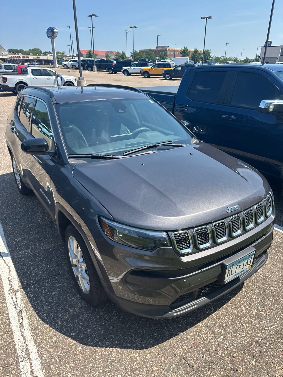Used 2023 Jeep Compass Latitude w/ Sun and Sound Group AWD/4WD image 4