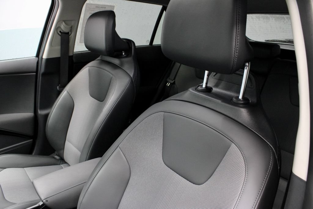 Used 2025 Kia Niro EX Touring FWD image 27
