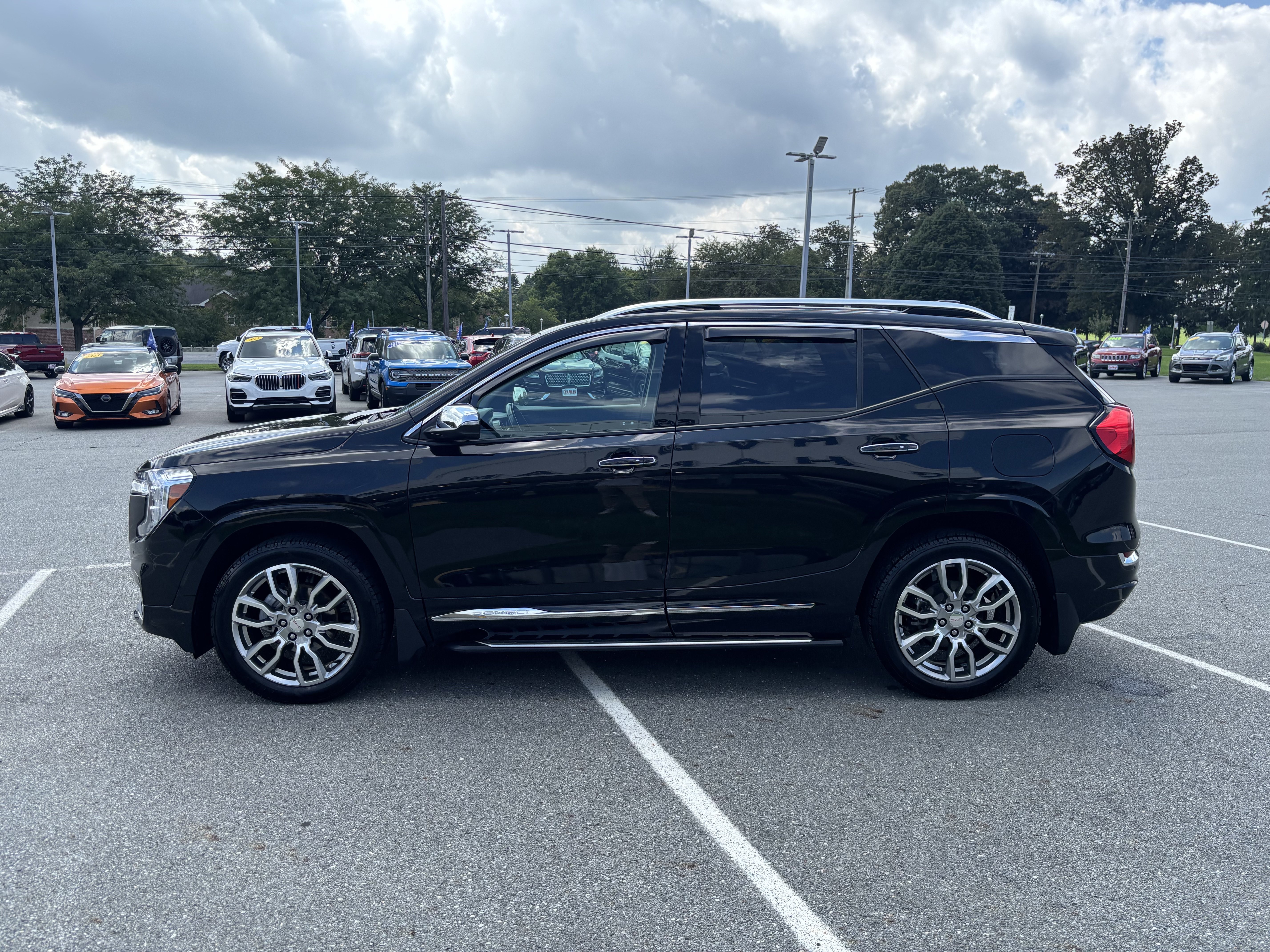 Used 2022 GMC Terrain Denali w/ LPO, 'HIT The Road' Package AWD/4WD image 4