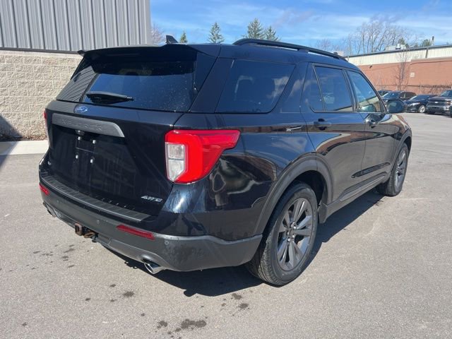 Certified 2021 Ford Explorer XLT w/ Equipment Group 202A image 6