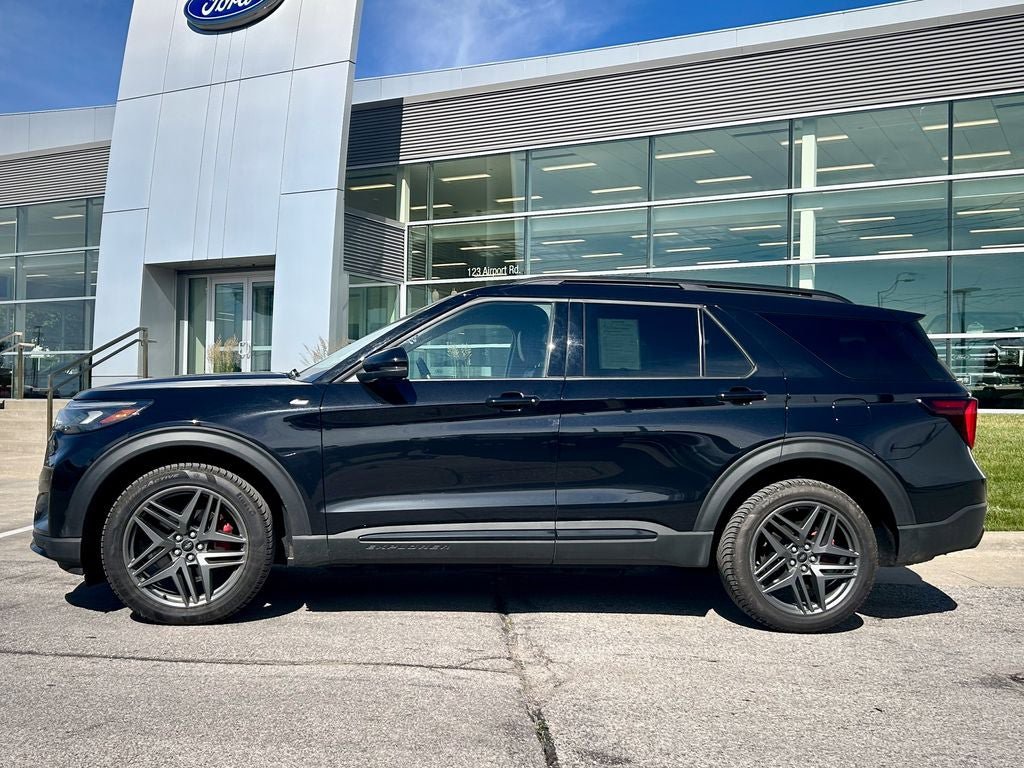 Certified 2025 Ford Explorer ST-Line w/ ST-Line Street Pack AWD/4WD image 3