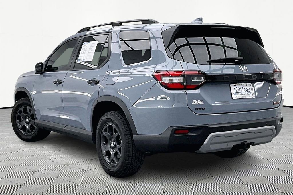 Used 2023 Honda Pilot TrailSport image 2