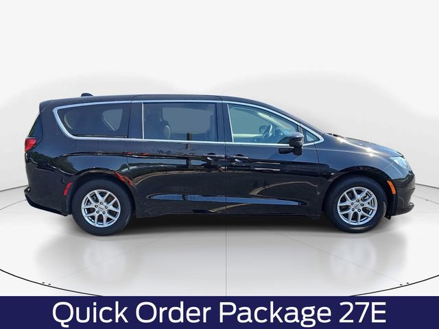Used 2024 Chrysler Voyager LX FWD image 3