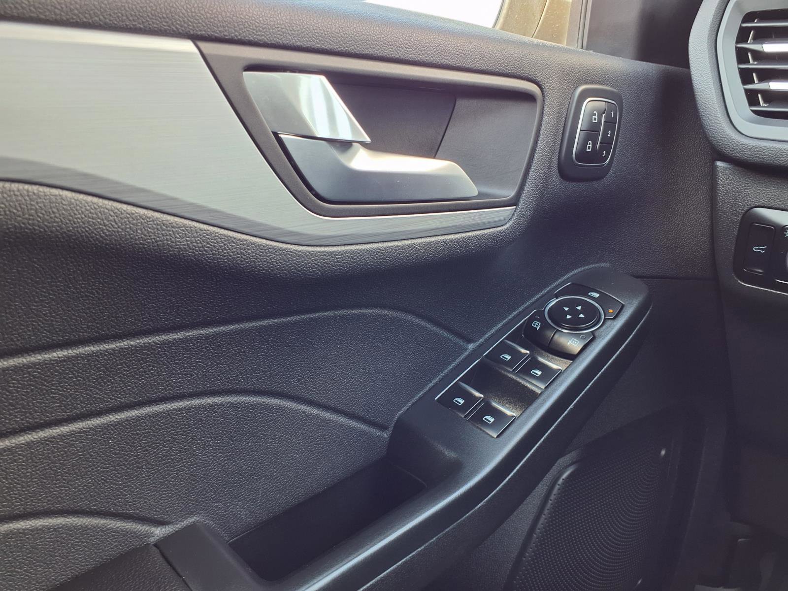 Certified 2023 Ford Escape Platinum AWD/4WD image 21