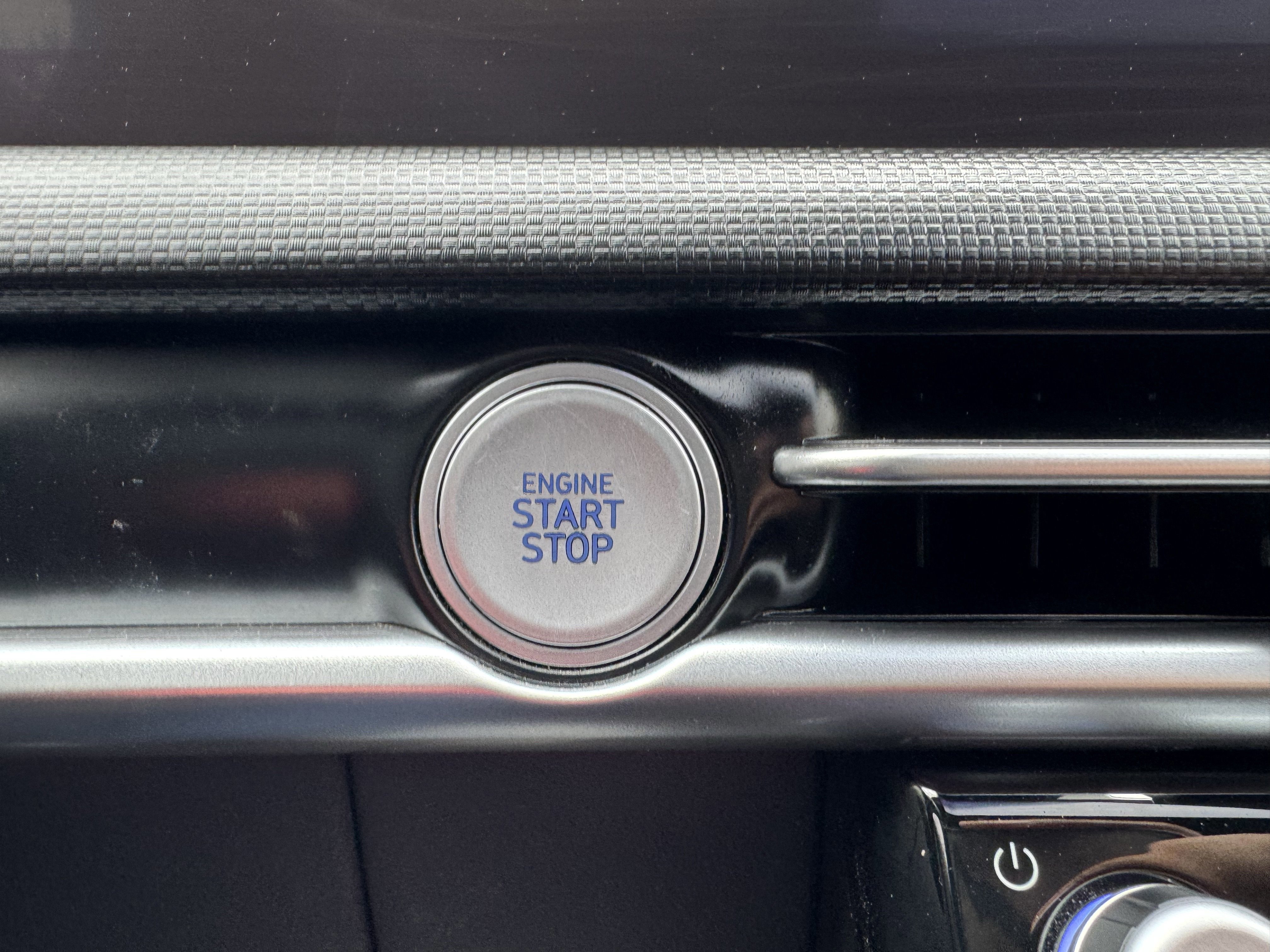 Used 2025 Hyundai Santa Cruz SE FWD image 17