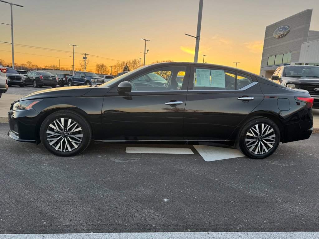 Used 2024 Nissan Altima 2.5 SV image 2