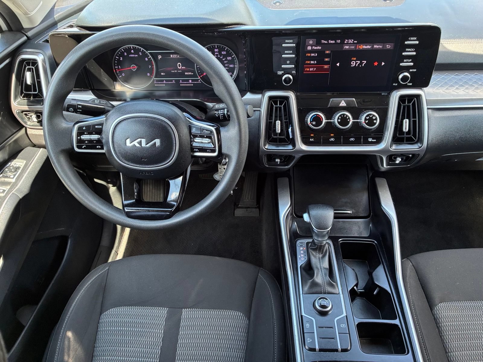 Used 2023 Kia Sorento LX FWD image 17