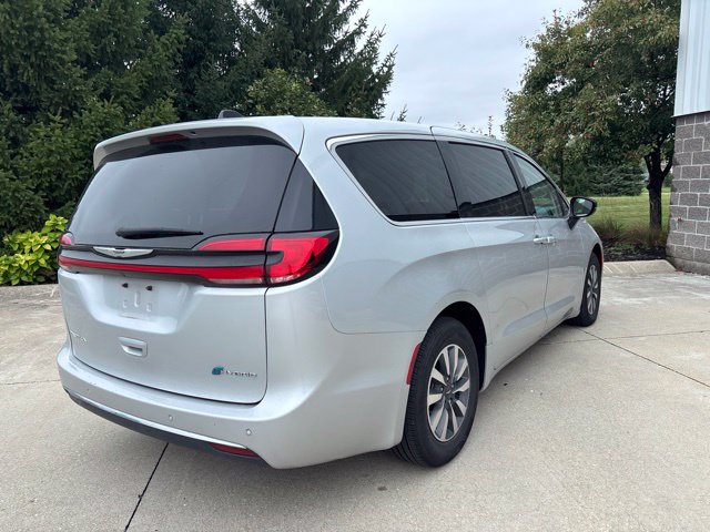 Used 2024 Chrysler Pacifica Limited FWD image 5