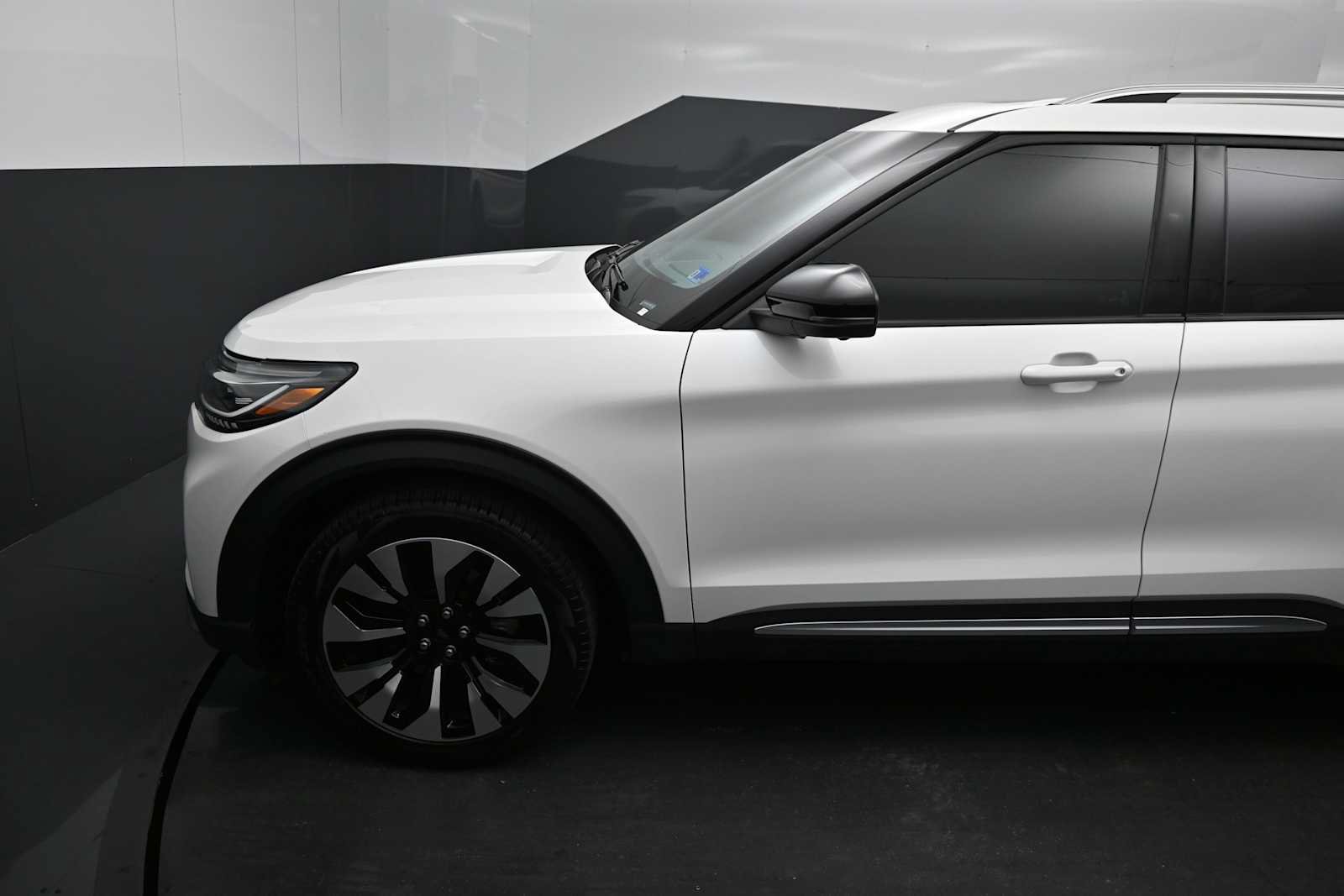Certified 2026 Ford Explorer Platinum w/ LUX Leather Package AWD/4WD image 17