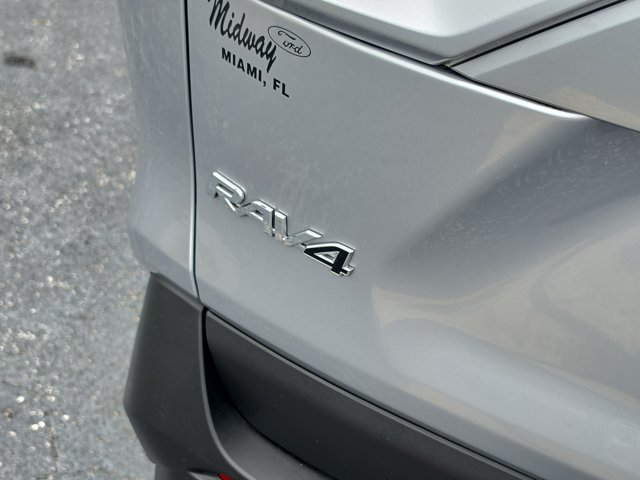 Used 2024 Toyota RAV4 LE AWD/4WD image 8