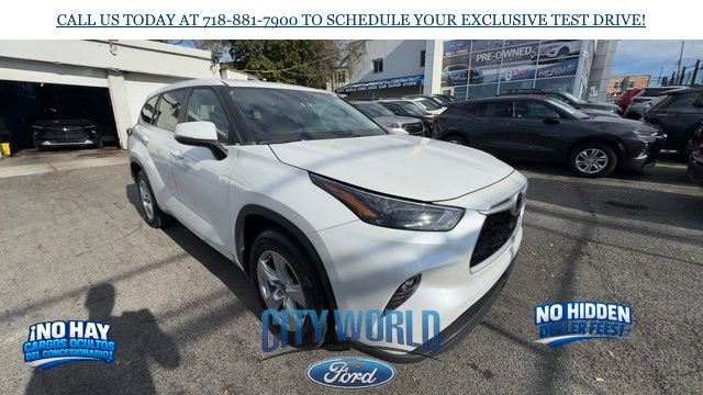 Used 2024 Toyota Highlander LE FWD image 7