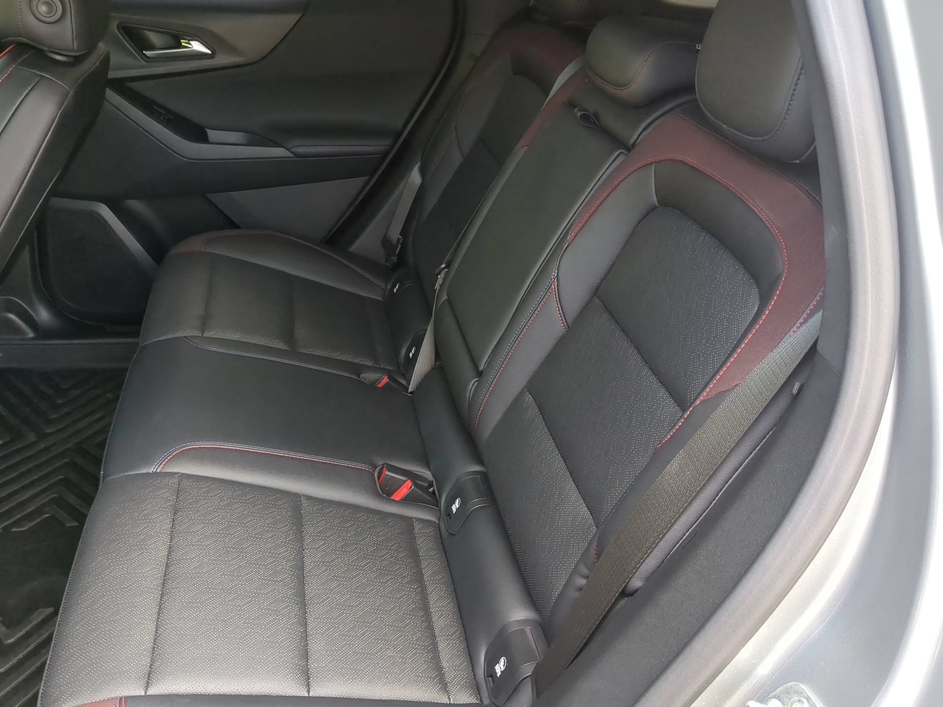 Used 2025 Chevrolet Equinox RS w/ Convenience Package III FWD image 54
