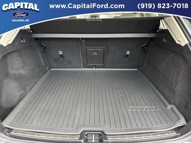 Used 2024 Volvo XC60 B5 Plus AWD/4WD image 16