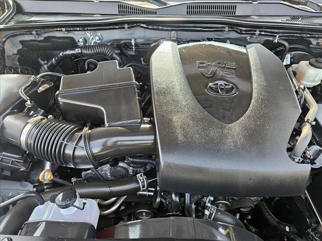 Used 2021 Toyota Tacoma TRD Sport w/ TRD Premium Sport Package AWD/4WD image 19