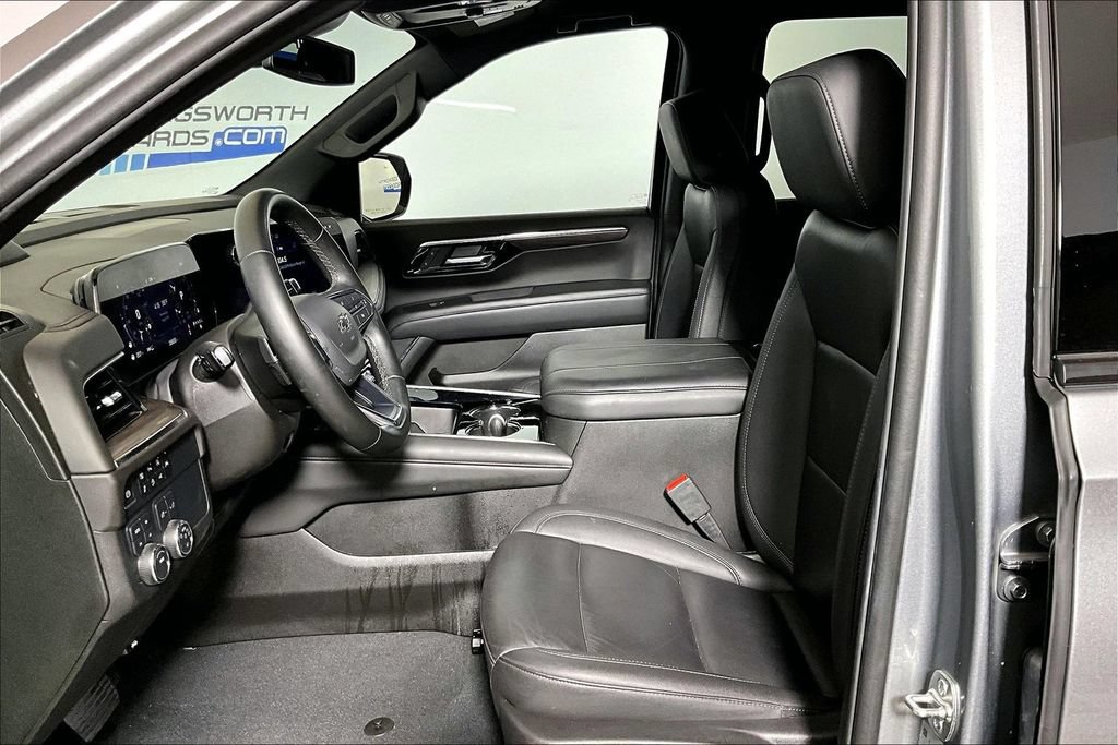 Used 2025 Chevrolet Suburban Z71 AWD/4WD image 20