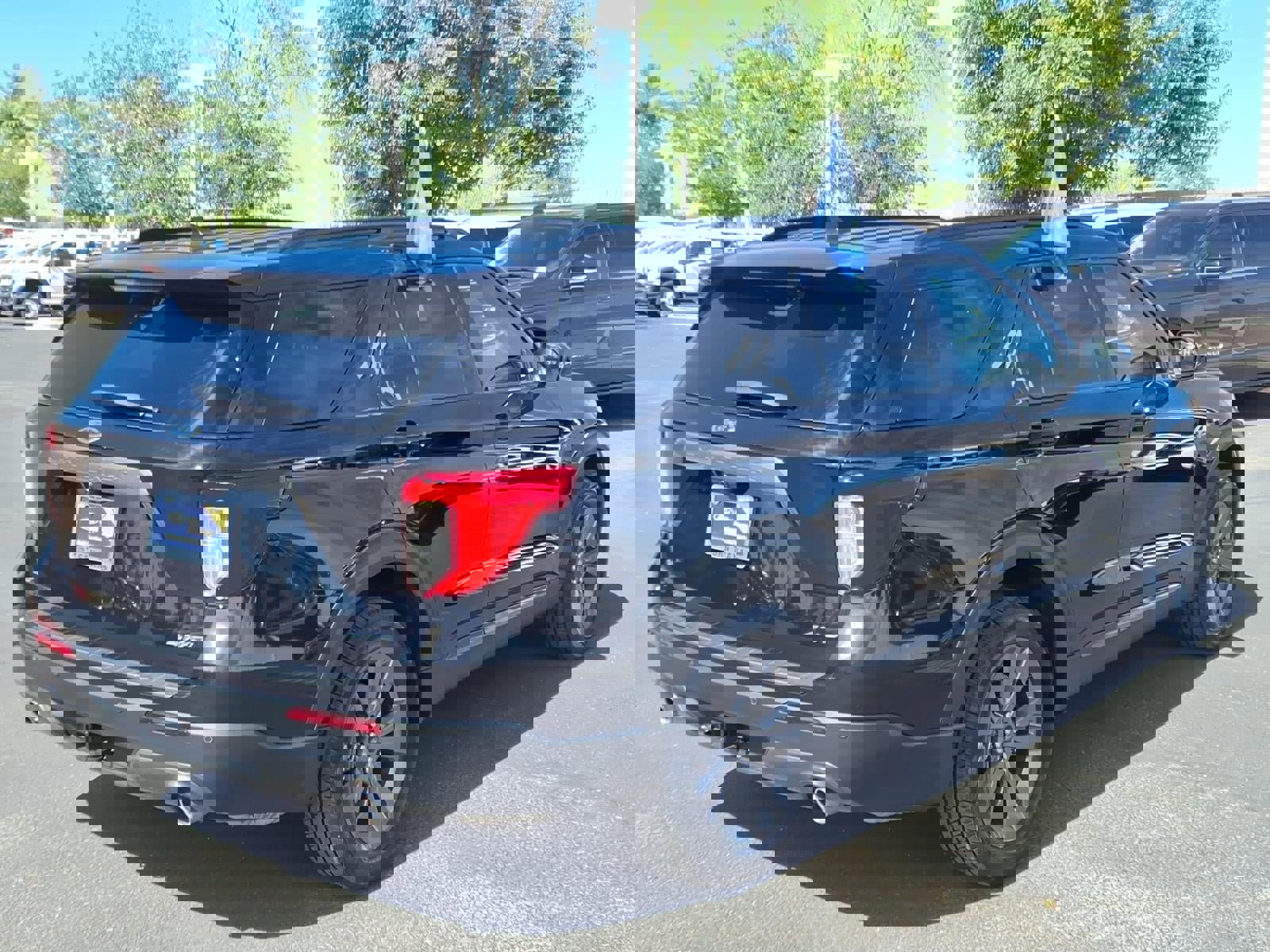 Certified 2022 Ford Explorer XLT w/ Equipment Group 202A image 5