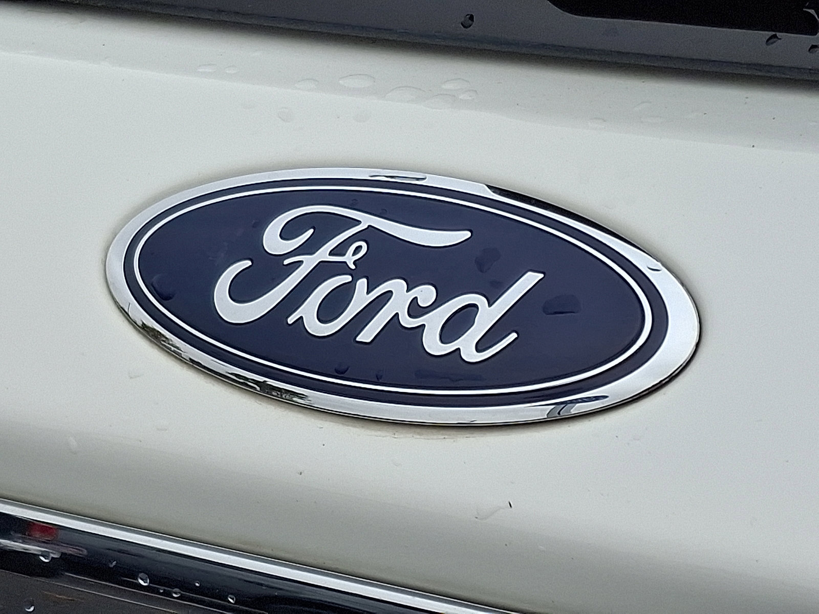 Certified 2022 Ford Explorer XLT w/ Equipment Group 202A image 31