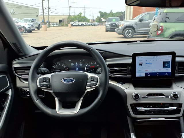 Certified 2024 Ford Explorer XLT w/ Equipment Group 202A AWD/4WD image 4