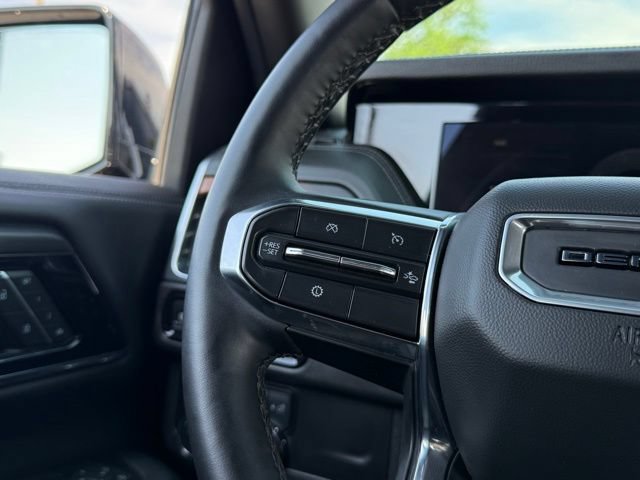 Used 2025 GMC Yukon XL Denali AWD/4WD image 10