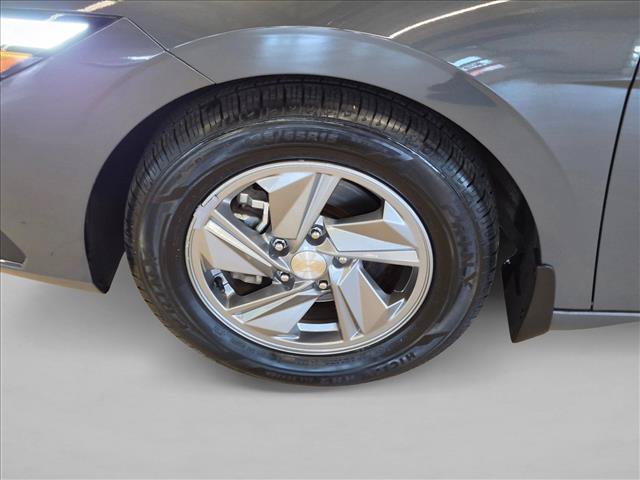 Used 2025 Hyundai Elantra SE FWD image 25