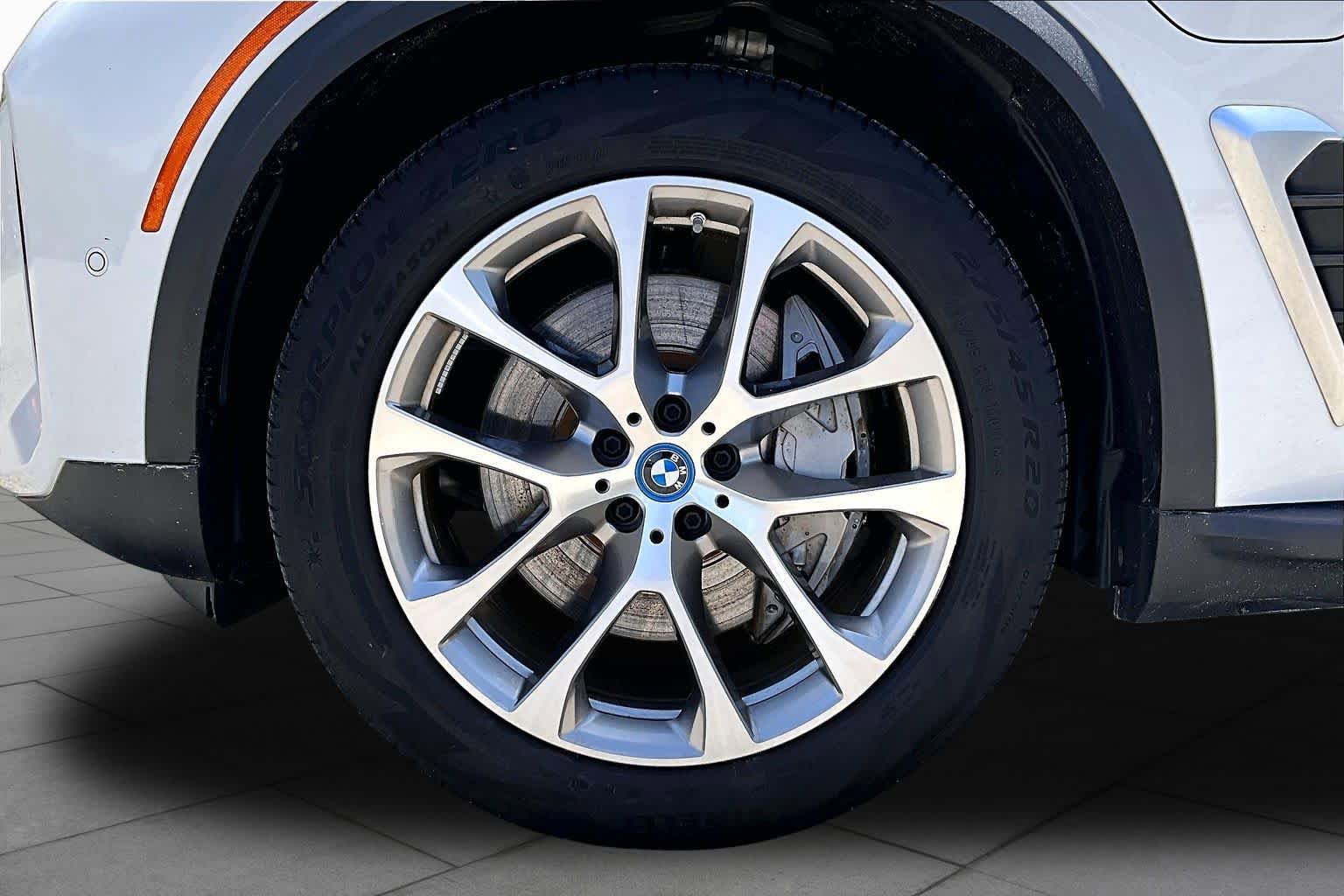 Used 2025 BMW X5 xDrive50e AWD/4WD image 11