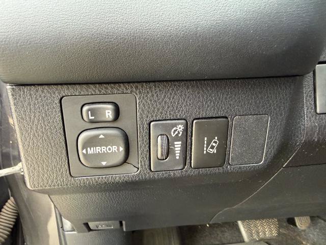 Used 2018 Toyota RAV4 Limited w/ All Weather Liner Package AWD/4WD image 32