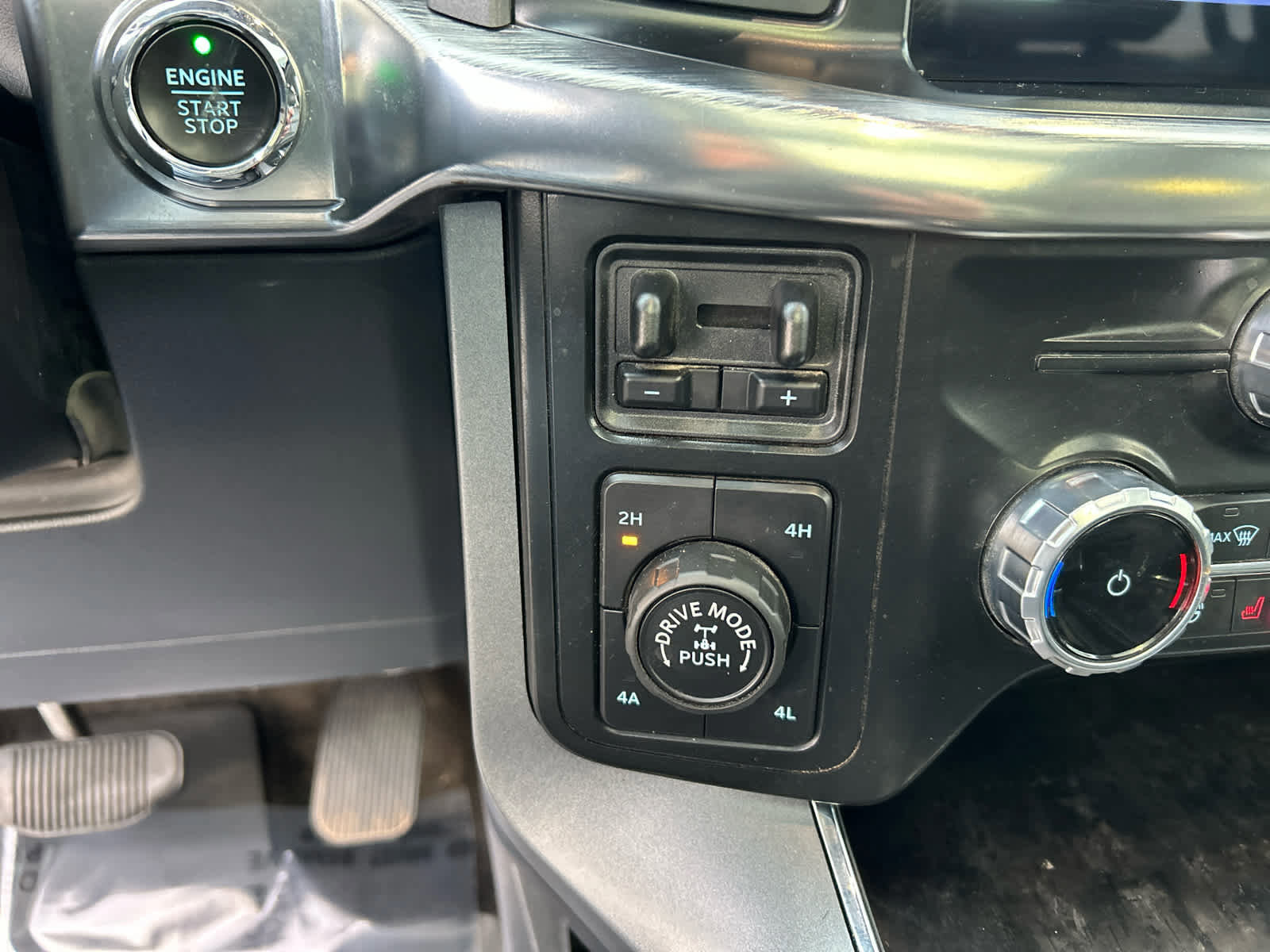 Certified 2022 Ford F150 Lariat w/ Equipment Group 502A High image 38