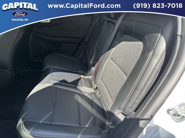 Certified 2025 Ford Escape SE FWD image 18