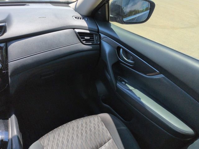 Used 2020 Nissan Rogue S FWD image 19