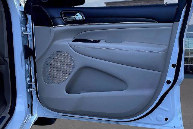 Used 2019 Jeep Grand Cherokee Overland RWD image 28