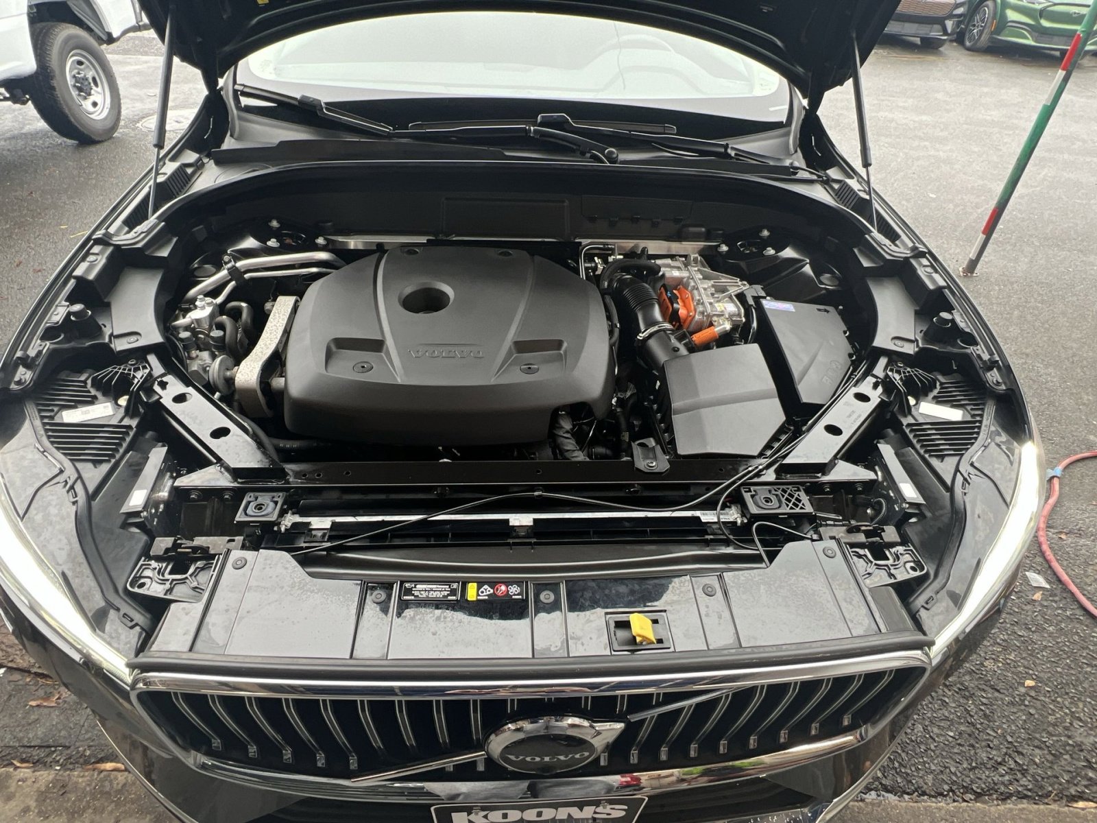 Used 2023 Volvo XC60 T8 Plus w/ Protection Package Premier image 28