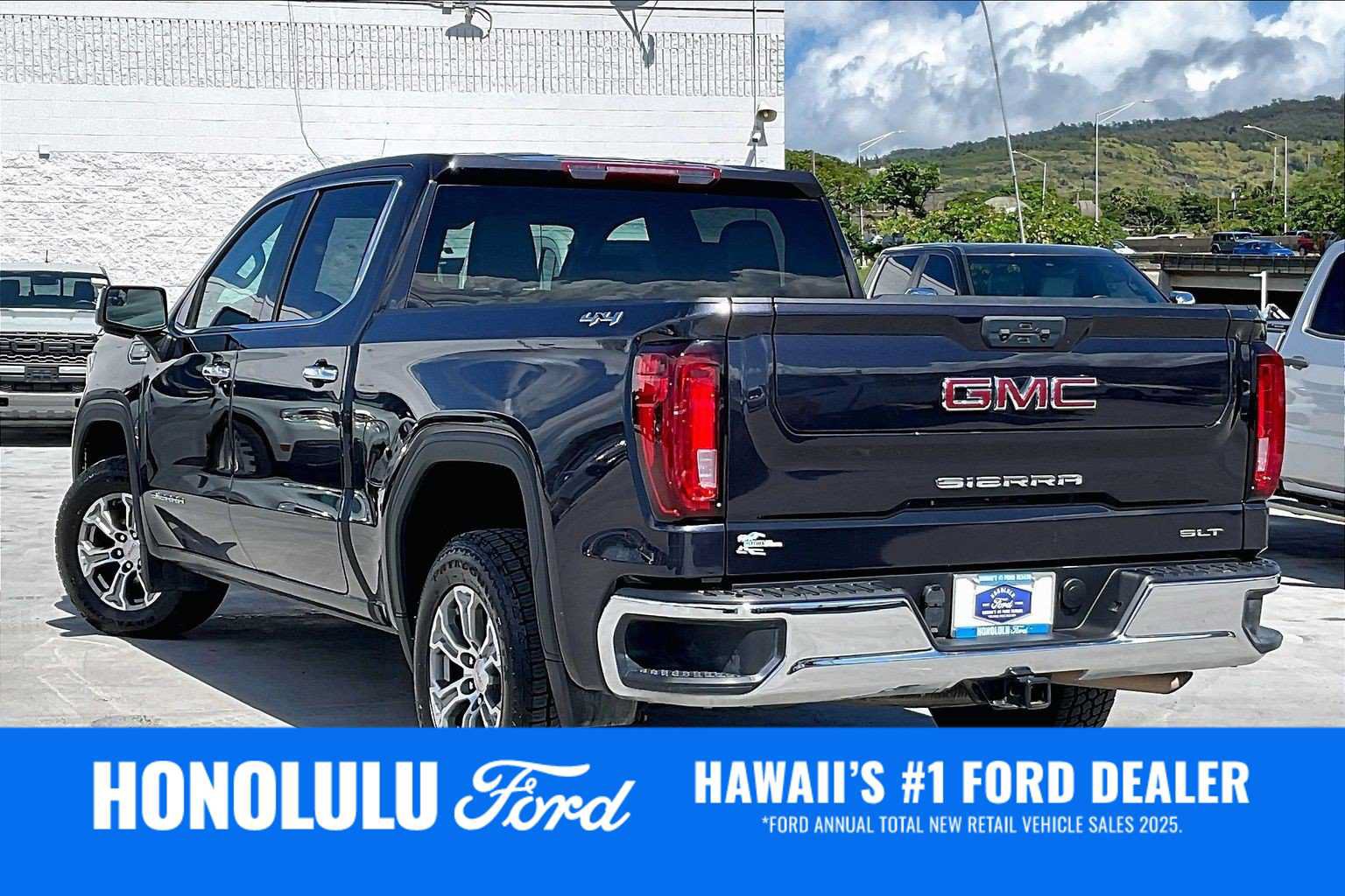 Used 2025 GMC Sierra 1500 SLT AWD/4WD image 4
