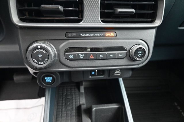 Certified 2025 Ford Maverick Lariat w/ Black Appearance Package AWD/4WD image 18