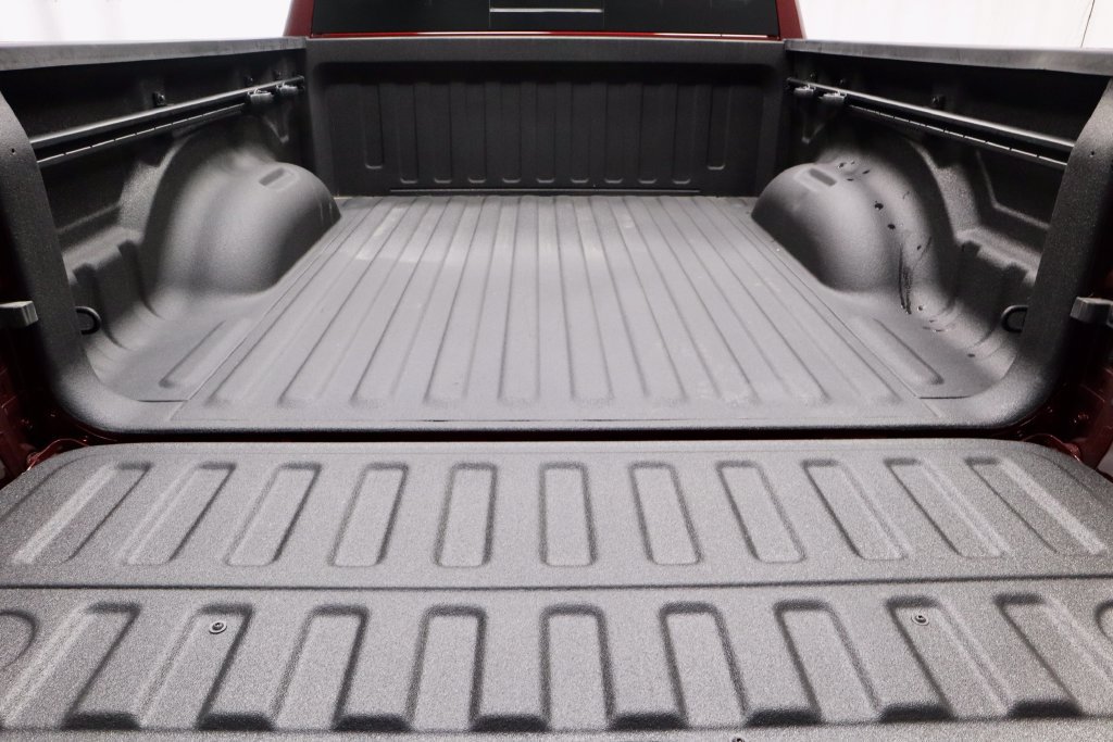 Used 2024 RAM 1500 Laramie AWD/4WD image 15