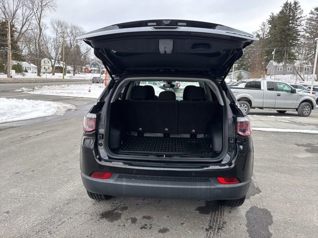 Used 2018 Jeep Compass Sport w/ Tech Group image 9