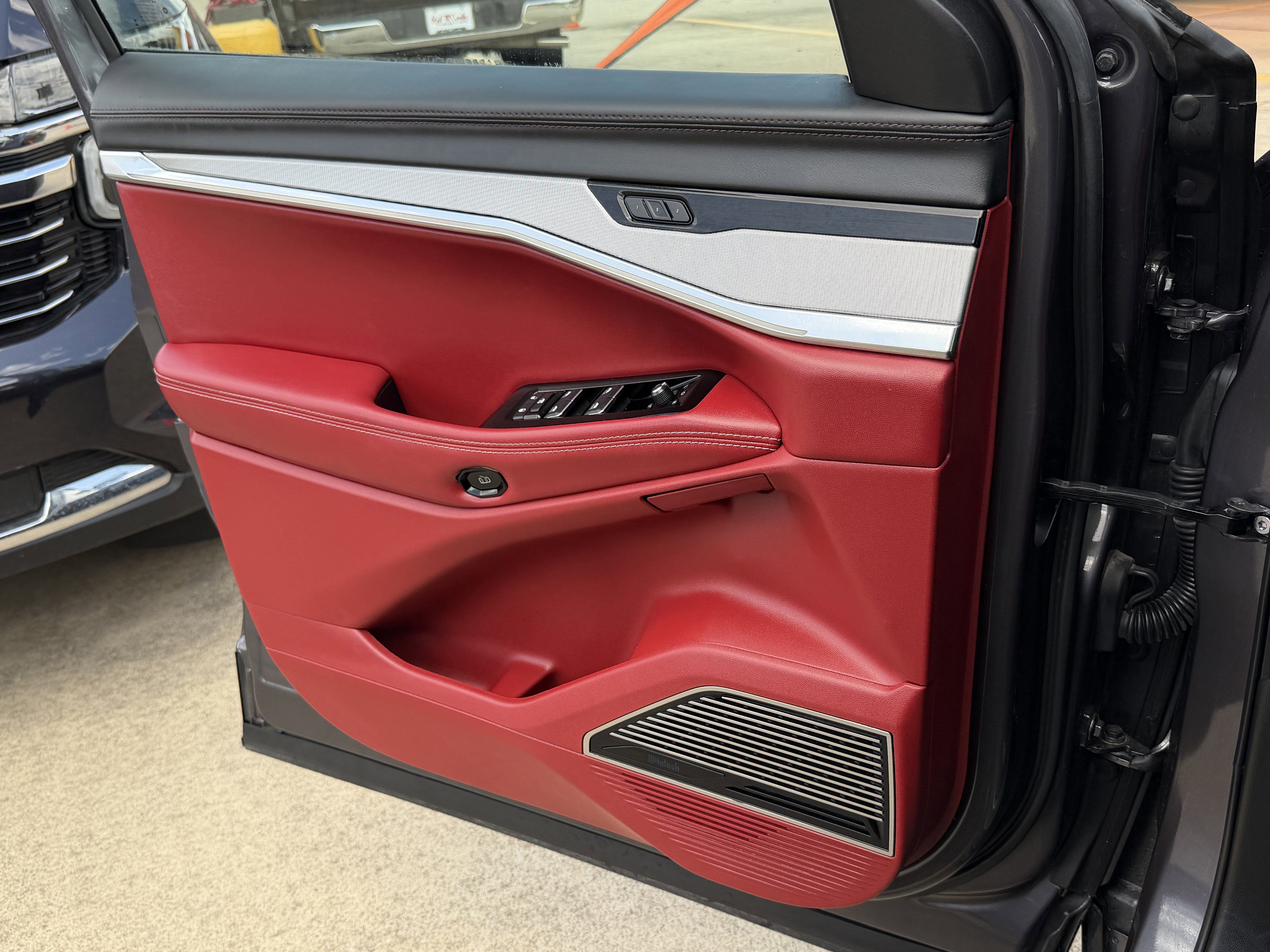 Used 2024 Jeep Wagoneer Launch Edition image 25