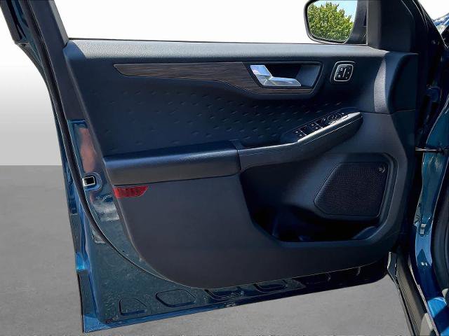 Certified 2020 Ford Escape Titanium AWD/4WD image 22