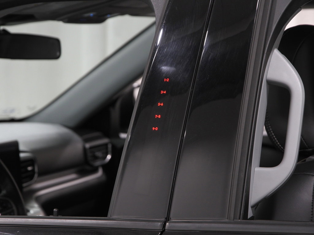 Certified 2022 Ford Explorer XLT w/ Equipment Group 202A image 5