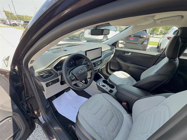 Certified 2023 Ford Escape Platinum w/ Premium Technology Package AWD/4WD image 13