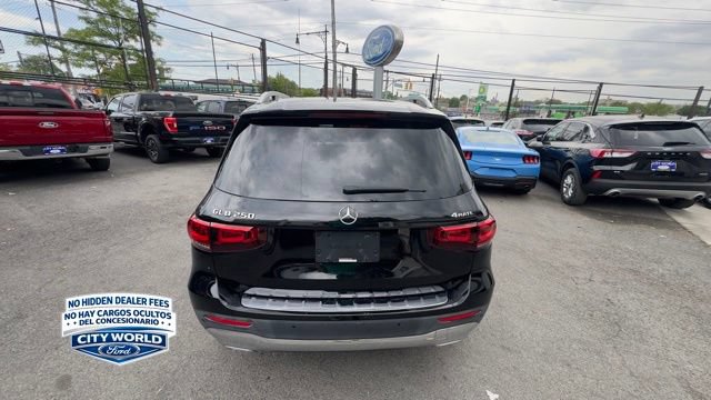 Used 2021 Mercedes-Benz GLB 250 4MATIC w/ Premium Package image 3