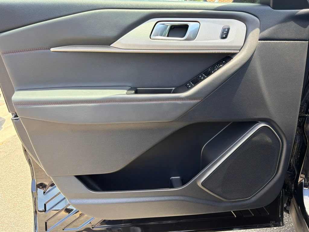 Certified 2025 Ford Explorer Active RWD image 23