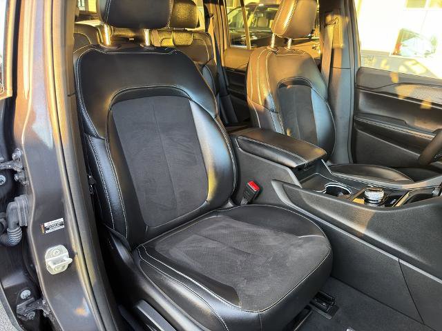 Used 2023 Jeep Grand Cherokee Altitude image 9