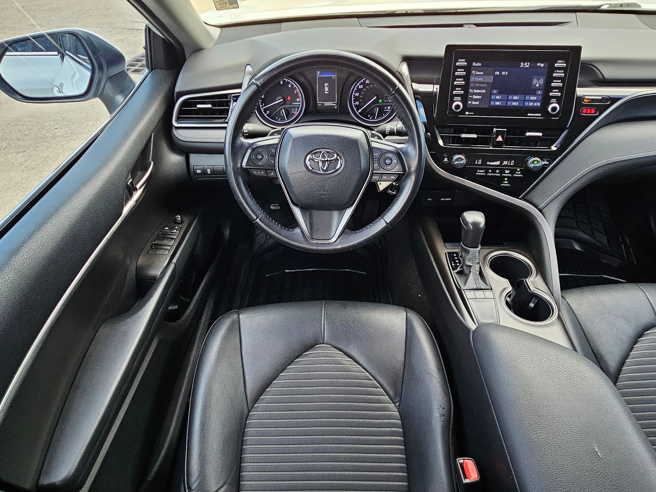 Used 2022 Toyota Camry SE FWD image 27