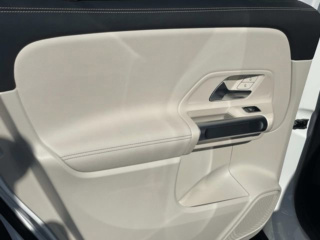 Used 2023 Mercedes-Benz EQB 300 4MATIC image 34