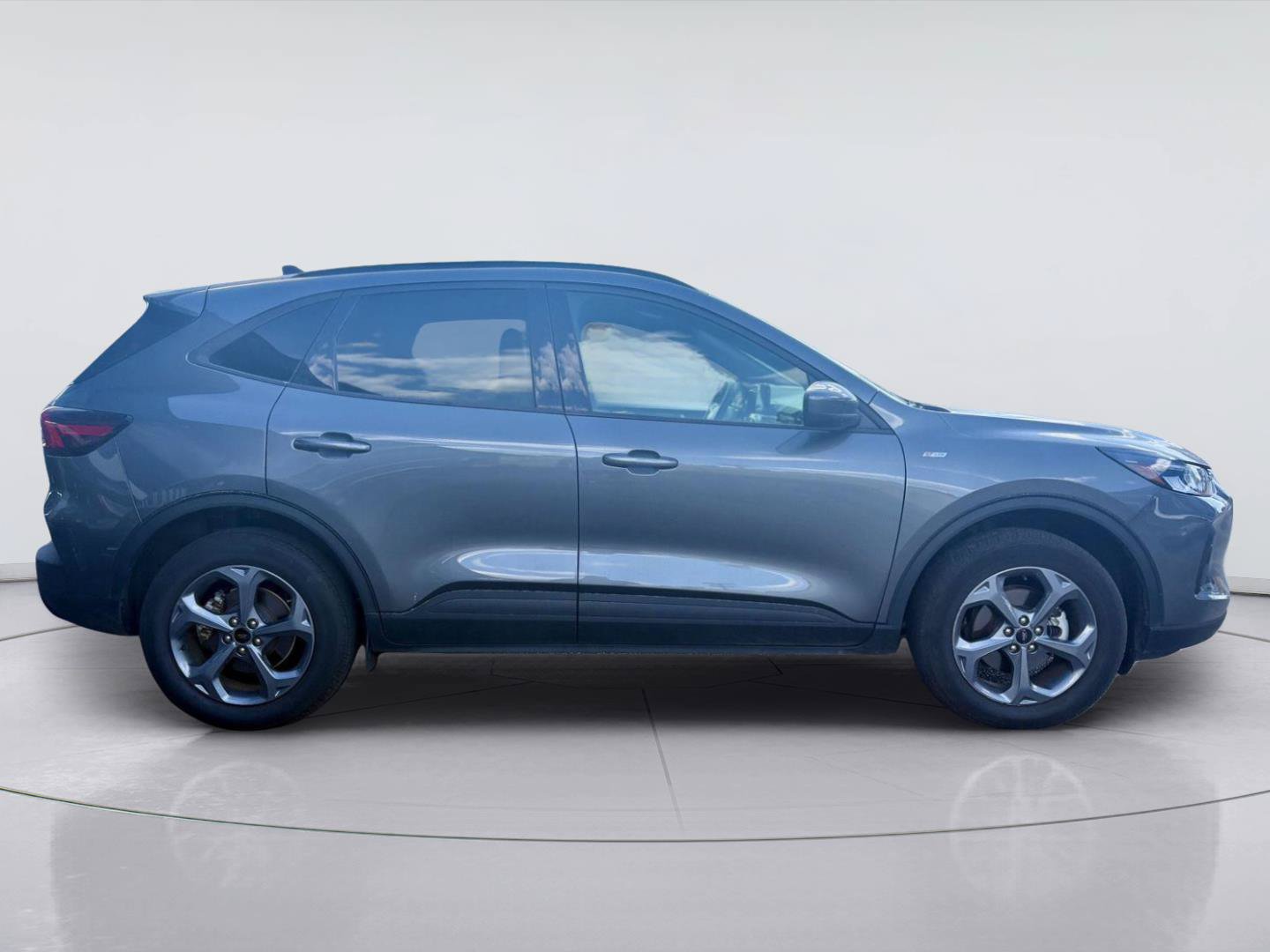Certified 2025 Ford Escape ST-Line Select AWD/4WD image 2